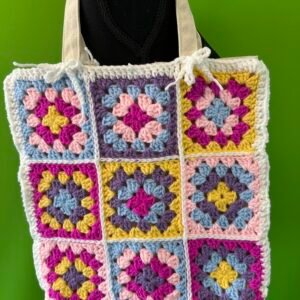 granny square tote image