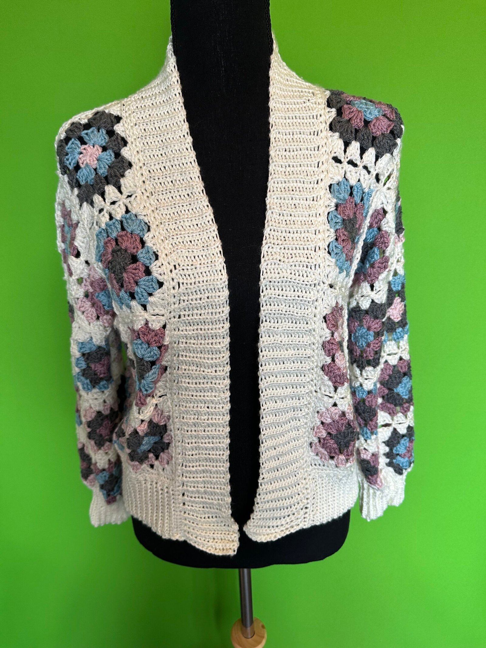 granny crop cardigan image